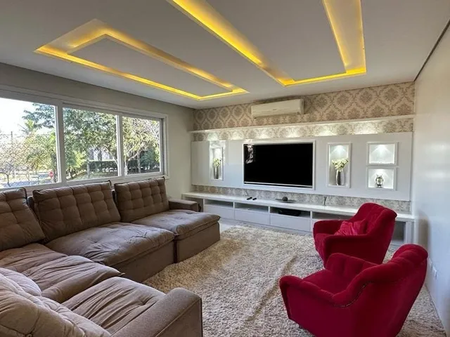 Casa com 700m² 4 quartos e 6 banheiros, à venda, no bairro Esperança em Londrina
