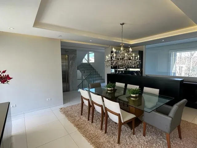 Casa com 700m² 4 quartos e 6 banheiros, à venda, no bairro Esperança em Londrina