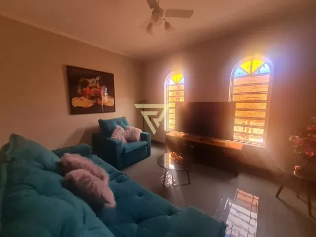 Casa com 250m² 3 quartos e 2 banheiros, à venda, no bairro Centro em Brodowski