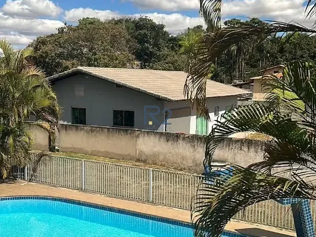 Casa com 2500m² 4 quartos e 7 banheiros, à venda ou para alugar, no bairro Park Way em Brasília