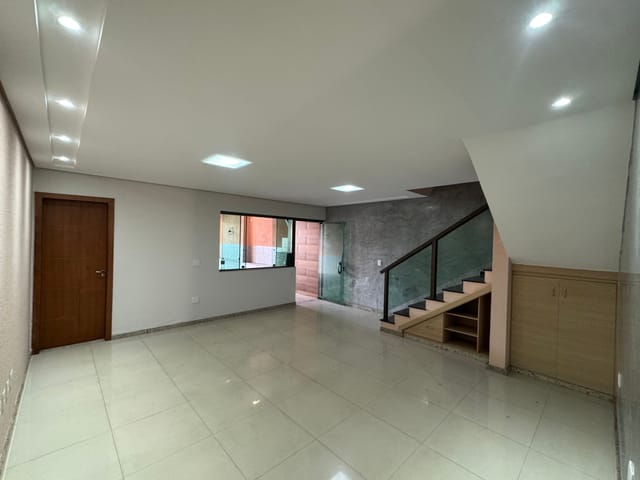 Casa 3 quartos e 2 banheiros, à venda, no bairro Vale das Amendoeiras em Contagem