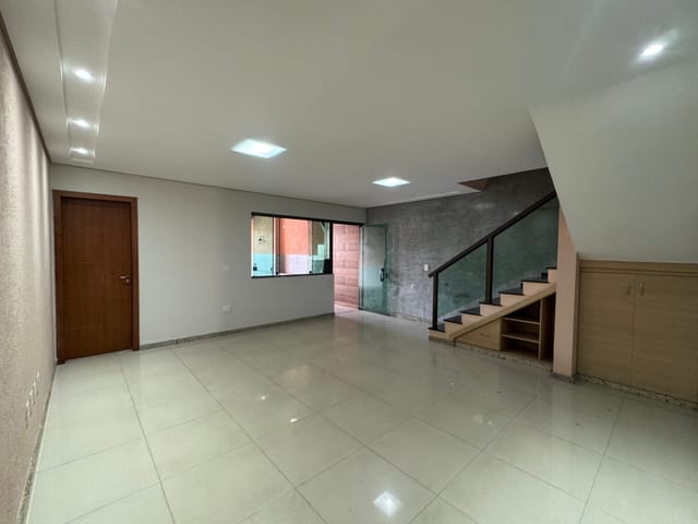 Casa 3 quartos e 2 banheiros, à venda, no bairro Vale das Amendoeiras em Contagem