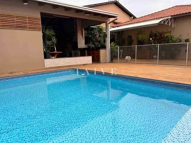 Casa com 542m² 4 quartos e 4 banheiros, à venda ou para alugar, no bairro Jardim Shangri-la A em Londrina