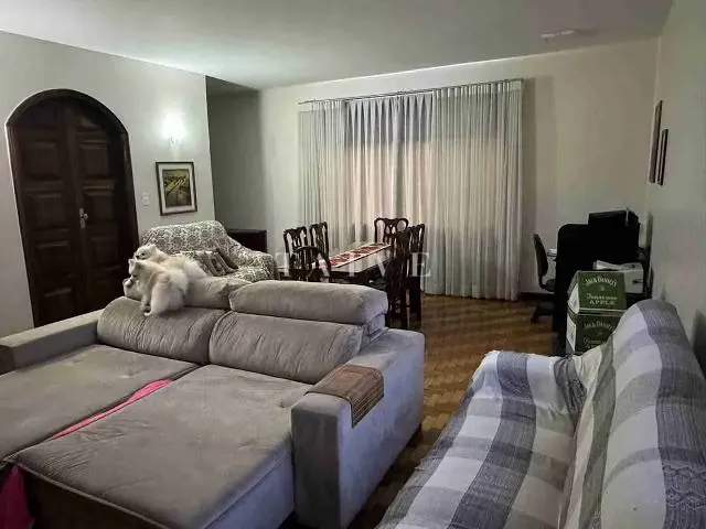 Casa com 542m² 4 quartos e 4 banheiros, à venda ou para alugar, no bairro Jardim Shangri-la A em Londrina
