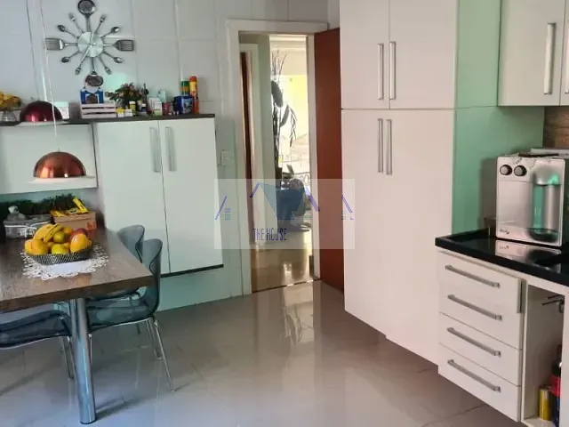 Casa com 350m² 3 quartos e 5 banheiros, à venda, no bairro Camboinhas em Niterói