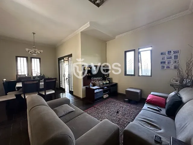 Casa com 342m² 3 quartos e 3 banheiros, à venda, no bairro Alvorada em Araxá