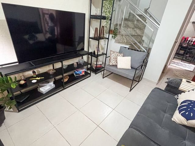Casa com 90m² 2 quartos e 1 banheiro, à venda, no bairro Riviera Fluminense em Macaé