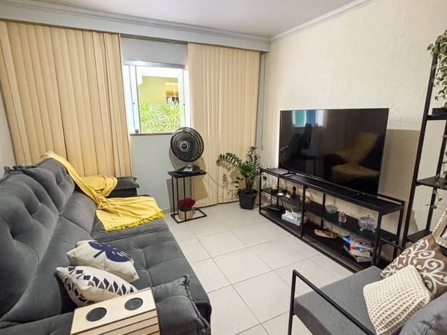 Casa com 90m² 2 quartos e 1 banheiro, à venda, no bairro Riviera Fluminense em Macaé