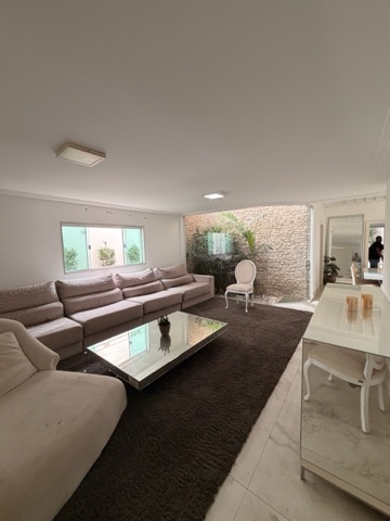 Casa com 392m² 5 quartos e 7 banheiros, à venda ou para alugar, no bairro Parque Califórnia em Campos dos Goytacazes