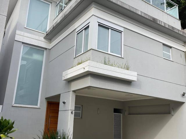 Casa 3 quartos e 5 banheiros, à venda, no bairro Vila Oliveira em Mogi das Cruzes
