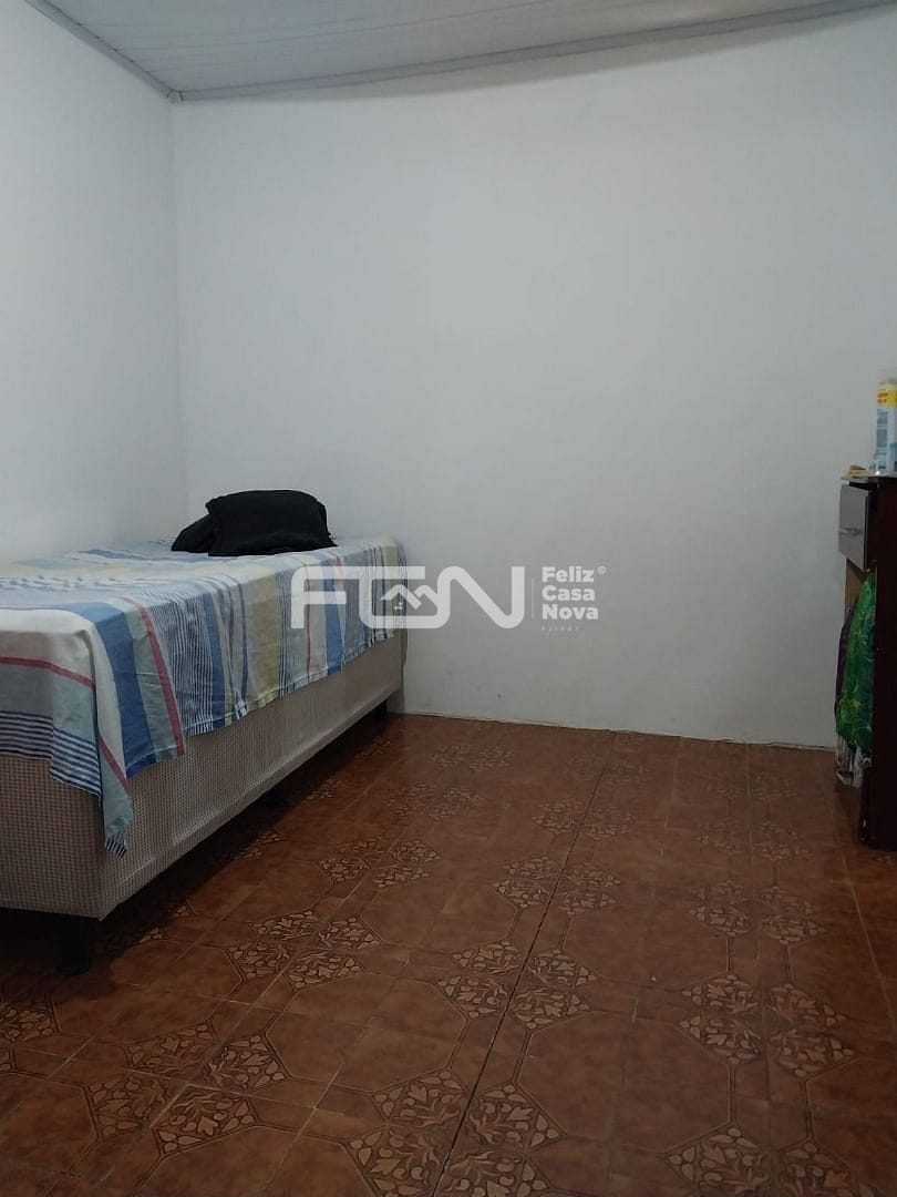Casa à venda com 3 quartos, 10m² - Foto 3