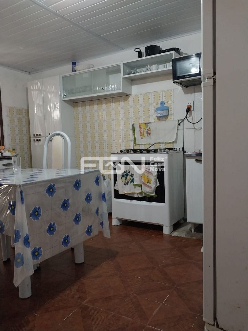 Casa à venda com 3 quartos, 10m² - Foto 2