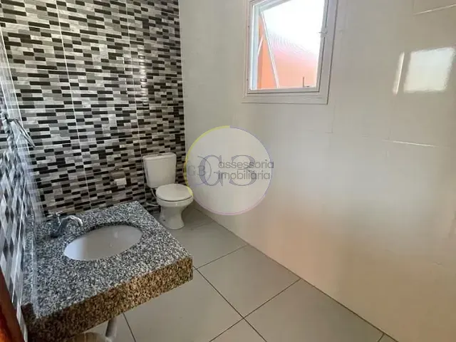 Casa 3 quartos e 3 banheiros, para alugar, no bairro Três Vendas em Pelotas