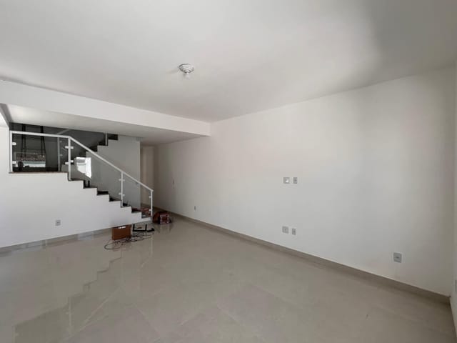 Casa com 180m² 4 quartos e 2 banheiros, à venda, no bairro Itaipu em Niterói