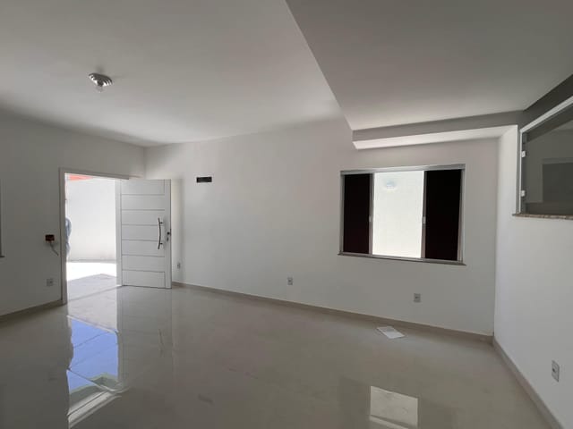Casa com 180m² 4 quartos e 2 banheiros, à venda, no bairro Itaipu em Niterói