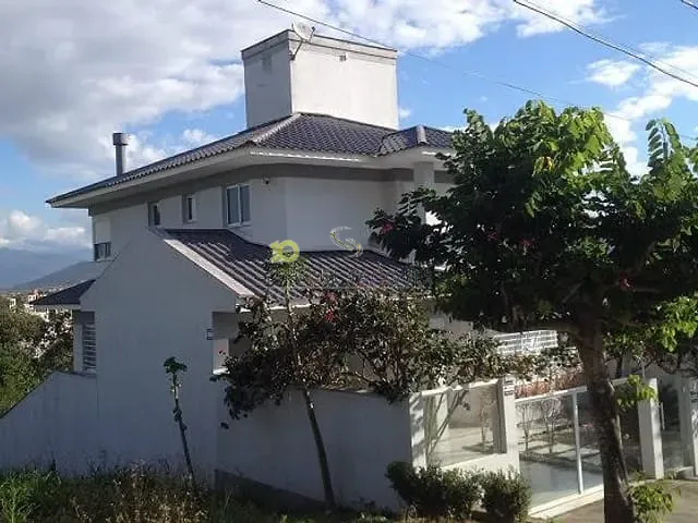 Casa com 360m² 3 quartos e 3 banheiros, à venda, no bairro Pedra Branca em Palhoça