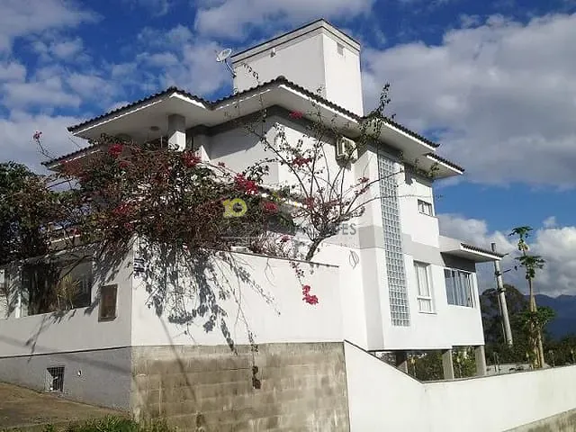 Casa com 360m² 3 quartos e 3 banheiros, à venda, no bairro Pedra Branca em Palhoça