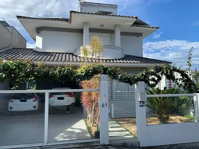 Casa com 360m² 3 quartos e 3 banheiros, à venda, no bairro Pedra Branca em Palhoça