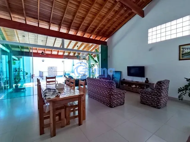 Casa com 496m² 4 quartos e 6 banheiros, à venda ou para alugar, no bairro Residencial Colinas de São Francisco em Bragança Paulista