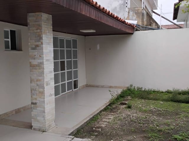 Casa 4 quartos e 3 banheiros, para alugar, no bairro Salgado Filho em Aracaju