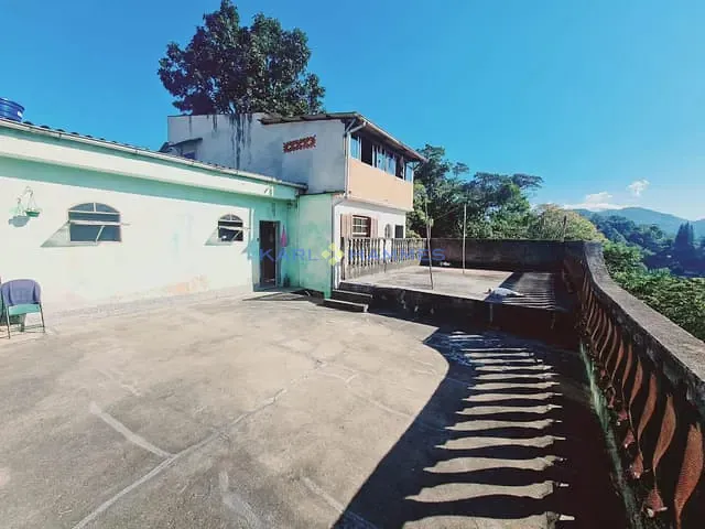 Casa 4 quartos e 3 banheiros, à venda, no bairro Bingen em Petrópolis