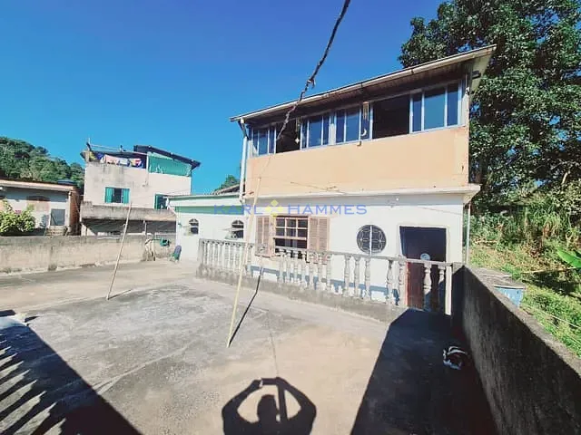 Casa 4 quartos e 3 banheiros, à venda, no bairro Bingen em Petrópolis