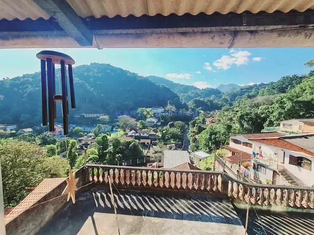 Casa 4 quartos e 3 banheiros, à venda, no bairro Bingen em Petrópolis