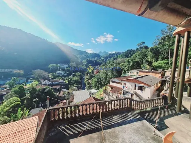Casa 4 quartos e 3 banheiros, à venda, no bairro Bingen em Petrópolis