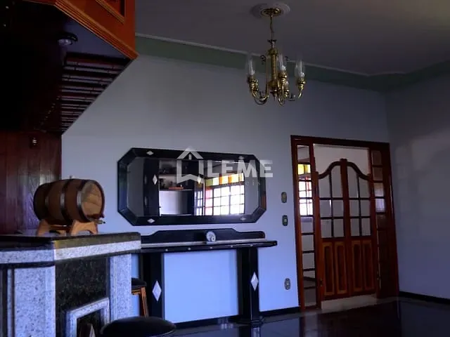 Casa 4 quartos e 5 banheiros, à venda, no bairro Vila Lambari em Mococa