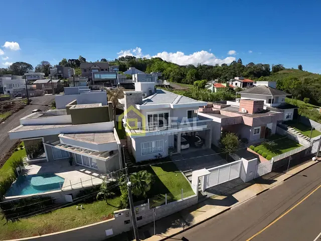 Casa 3 quartos e 4 banheiros, à venda, no bairro Nossa Senhora da Salete em Concórdia