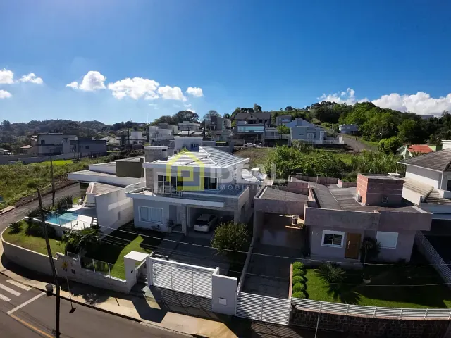 Casa 3 quartos e 4 banheiros, à venda, no bairro Nossa Senhora da Salete em Concórdia