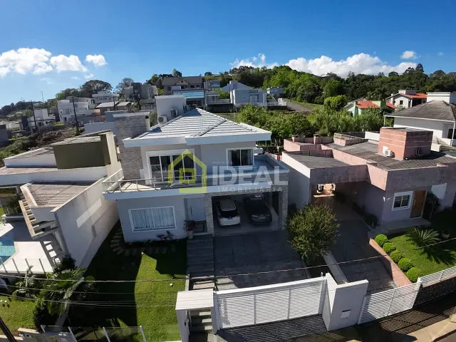 Casa 3 quartos e 4 banheiros, à venda, no bairro Nossa Senhora da Salete em Concórdia
