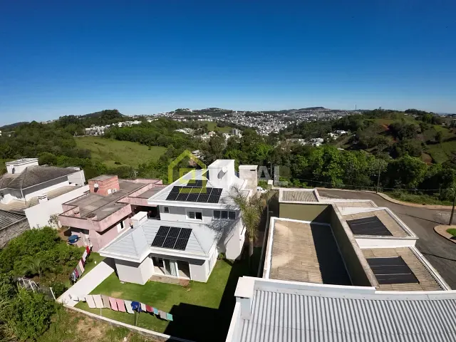 Casa 3 quartos e 4 banheiros, à venda, no bairro Nossa Senhora da Salete em Concórdia