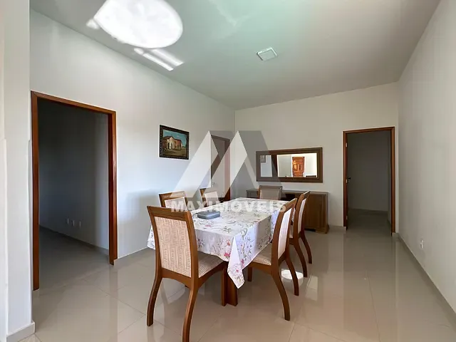 Casa com 720m² 5 quartos e 3 banheiros, à venda, no bairro Santa Tereza em Araçuaí