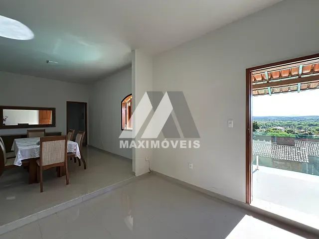 Casa com 720m² 5 quartos e 3 banheiros, à venda, no bairro Santa Tereza em Araçuaí