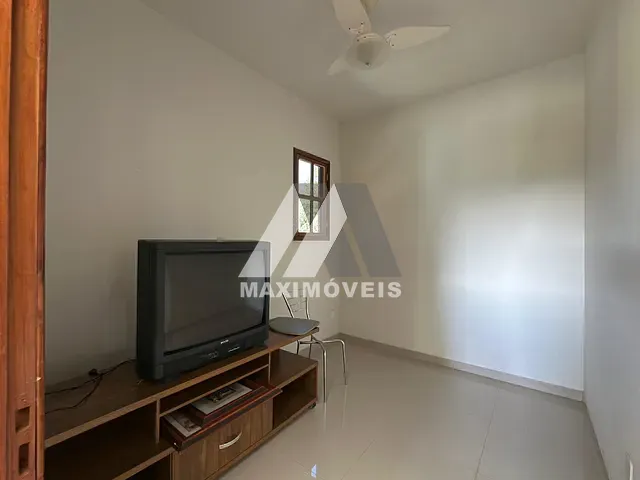Casa com 720m² 5 quartos e 3 banheiros, à venda, no bairro Santa Tereza em Araçuaí