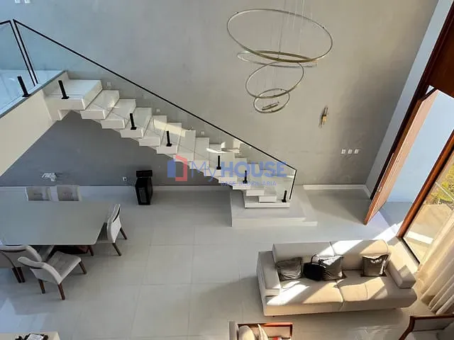 Casa 3 quartos e 5 banheiros, à venda, no bairro Nossa Senhora da Vitória em Ilhéus