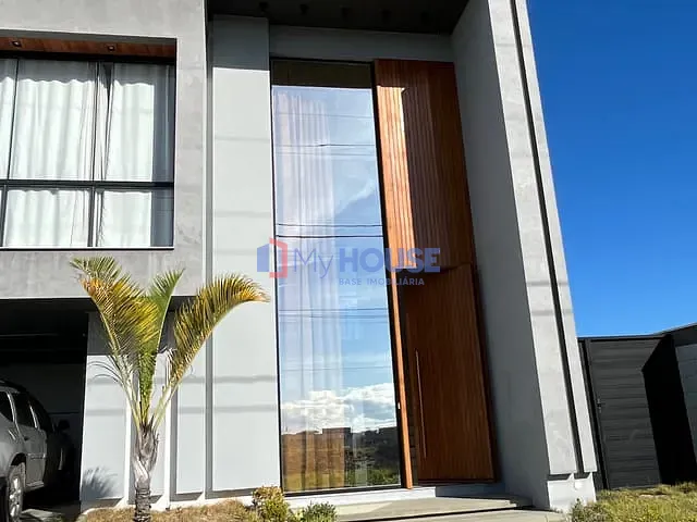 Casa 3 quartos e 5 banheiros, à venda, no bairro Nossa Senhora da Vitória em Ilhéus