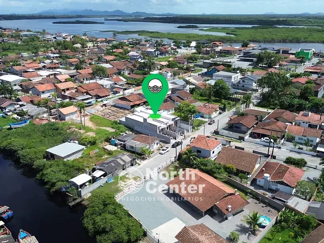 Casa com 145m² 3 quartos e 2 banheiros, à venda, no bairro Costeira em Balneário Barra do Sul