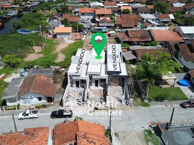 Casa com 145m² 3 quartos e 2 banheiros, à venda, no bairro Costeira em Balneário Barra do Sul