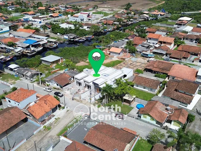 Casa com 145m² 3 quartos e 2 banheiros, à venda, no bairro Costeira em Balneário Barra do Sul