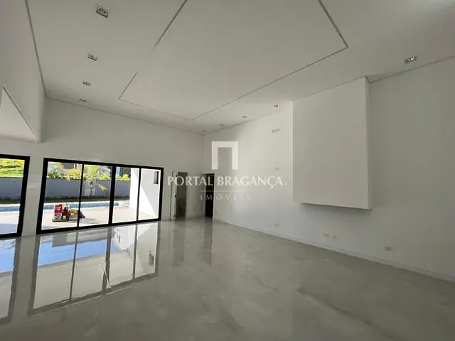 Casa com 600m² 3 quartos e 5 banheiros, à venda, no bairro Condomínio Terras de Santa Cruz em Bragança Paulista