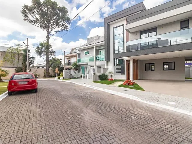 Casa 4 quartos e 4 banheiros, à venda, no bairro Uberaba em Curitiba