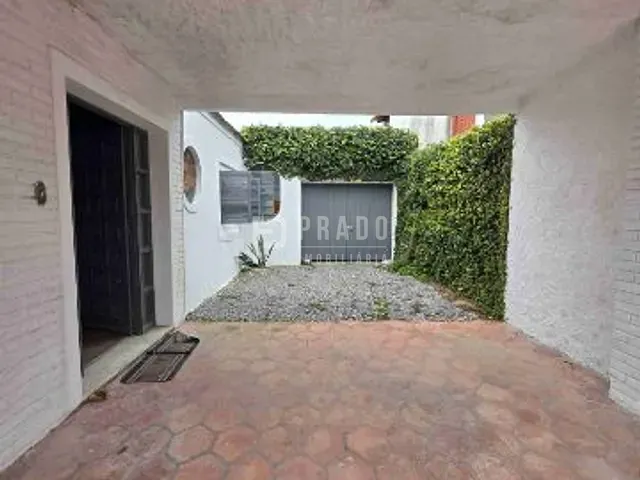 Casa com 250m² 4 quartos e 3 banheiros, à venda, no bairro Areal em Pelotas
