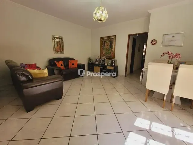 Casa com 200m² 3 quartos e 2 banheiros, à venda, no bairro Jardim América em Goiânia