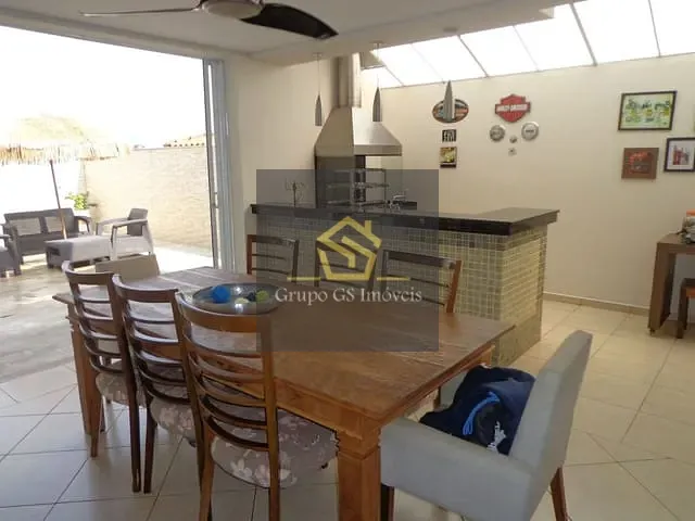 Casa com 300m² 3 quartos e 5 banheiros, à venda, no bairro Pinheirinho em Vinhedo