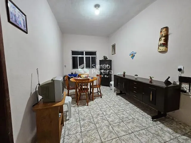 Casa com 300m² 4 quartos e 3 banheiros, à venda, no bairro Ipiranga em Juiz de Fora