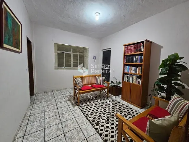 Casa com 300m² 4 quartos e 3 banheiros, à venda, no bairro Ipiranga em Juiz de Fora