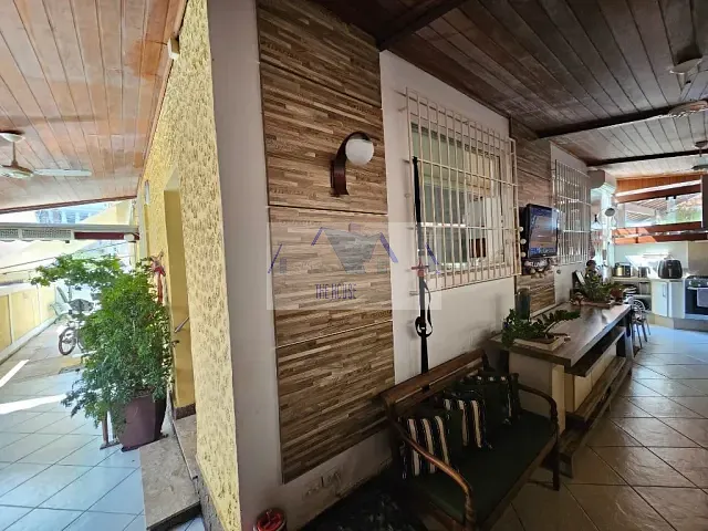 Casa com 303m² 5 quartos e 3 banheiros, à venda, no bairro Santa Rosa em Niterói