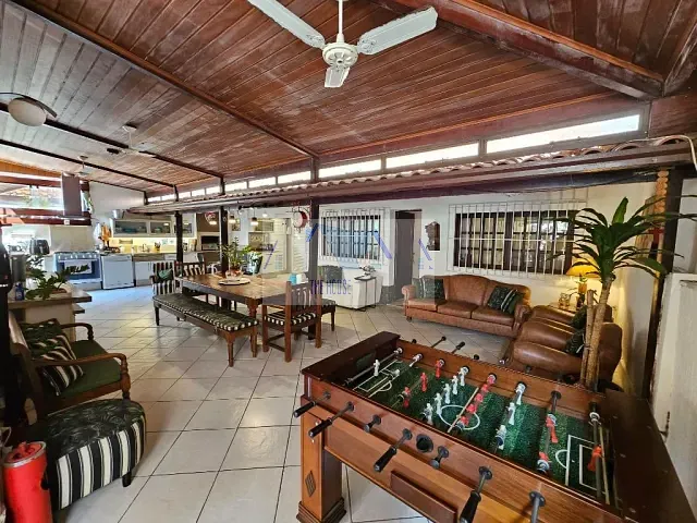 Casa com 303m² 5 quartos e 3 banheiros, à venda, no bairro Santa Rosa em Niterói
